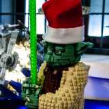 ...e una �scultura� raffigurante Yoda dotato di spada laser illuminata 